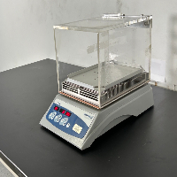 VWR Incubating Microplate Shaker image 1